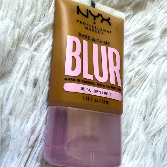 NYX Professional Makeup Bare With Me Blur Blurring Foundation tint- Golden Light - Picture 4 of 7